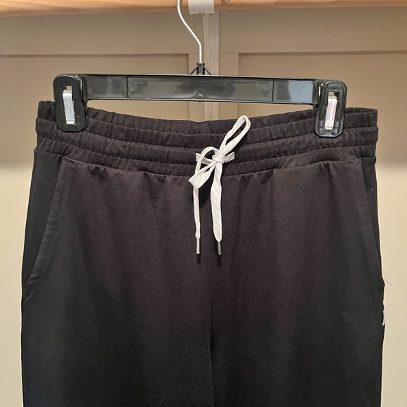 Vuori Women's Black Halo Wide-Leg Pants - Picture 7 of 9